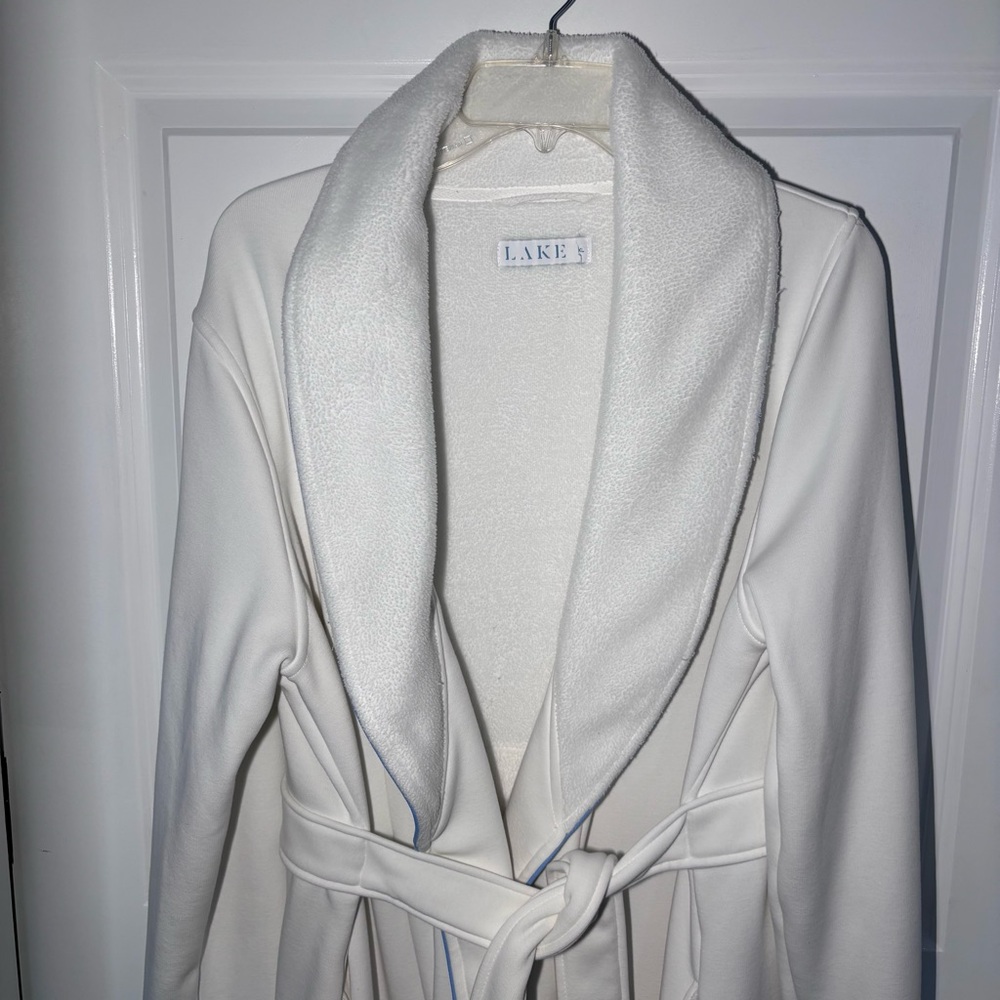 Lake Pajamas Cozy Robe in French Blue - XL Ivory White with Blue Piping - Picture 4 of 8